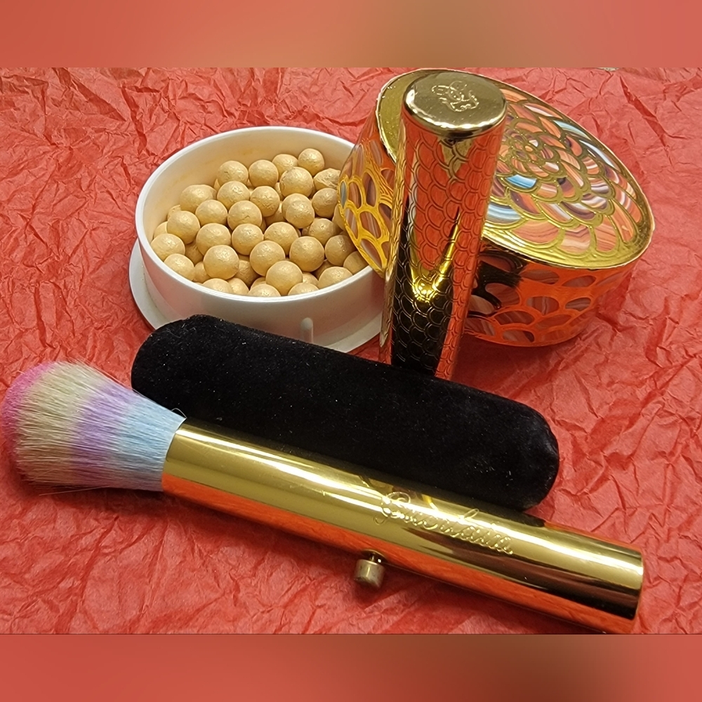 Guerlain Les Meteorites Dorees. Retractable Powder Brush